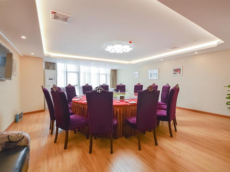 Vienna Hotel (Nanjing Olympic Sports Center) 25/26