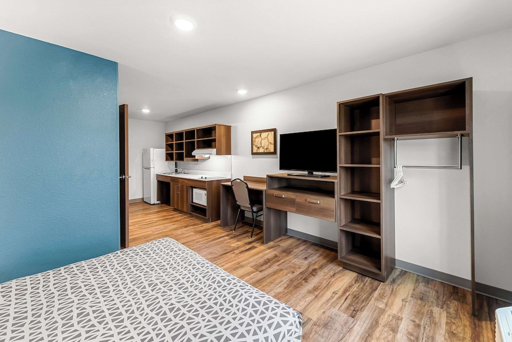 Woodspring Suites Kansas City Airport 15/28