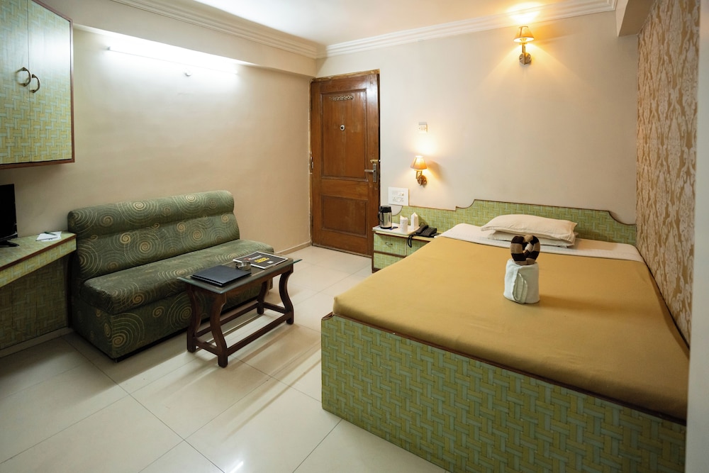 HOTEL GRAND ARJUN 38/50