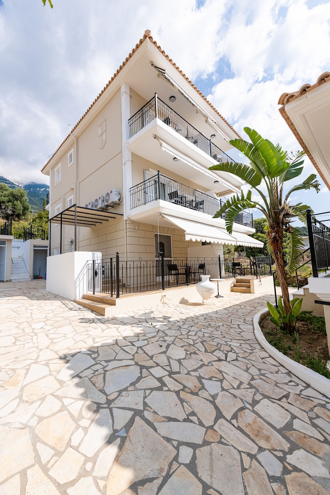 Thomatos Apartments Lourdas Beach 28/50