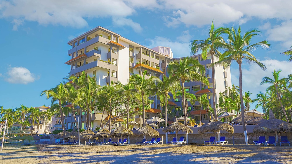 Luna Palace Hotel and Suites 57/65