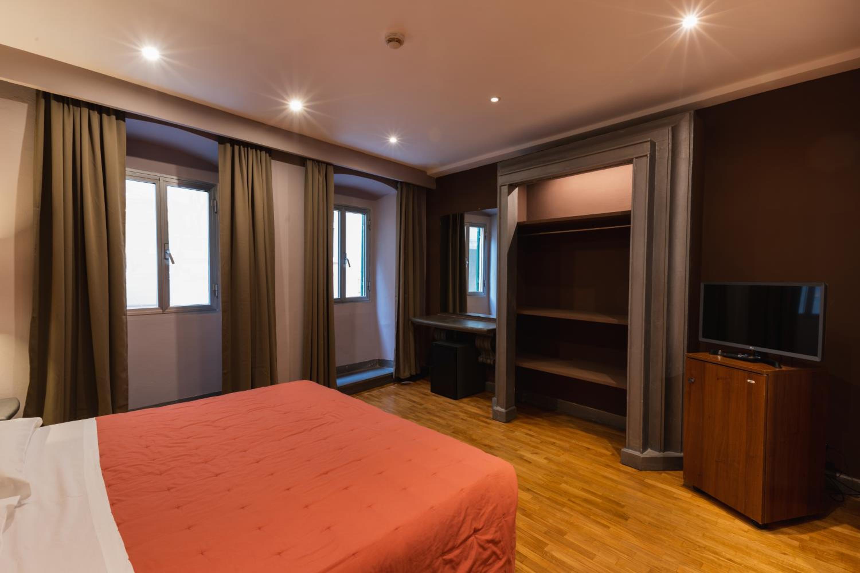 Classic, Double or Twin Bed