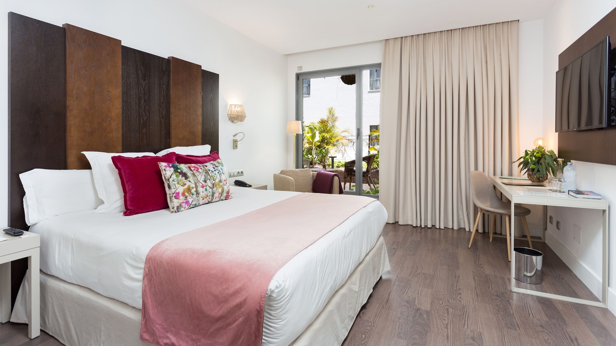 Deluxe, Twin Beds, Terrace