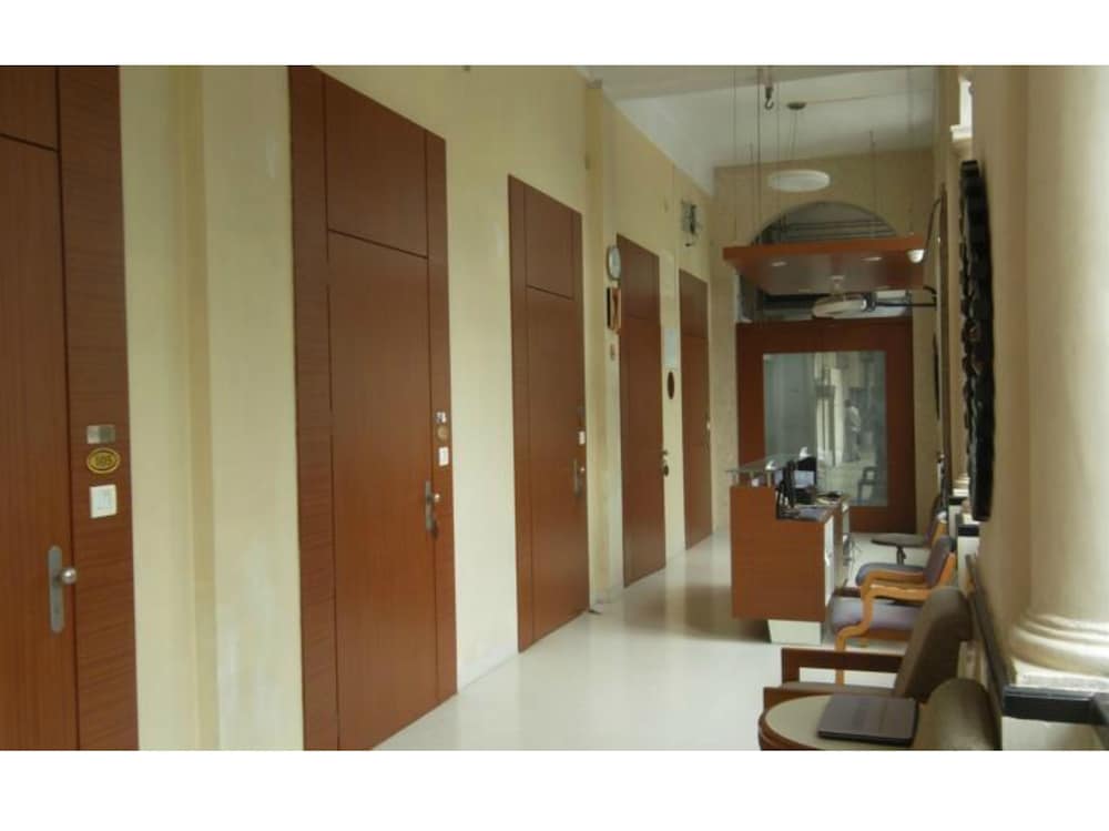 Hotel Elphinstone Annexe 32/53