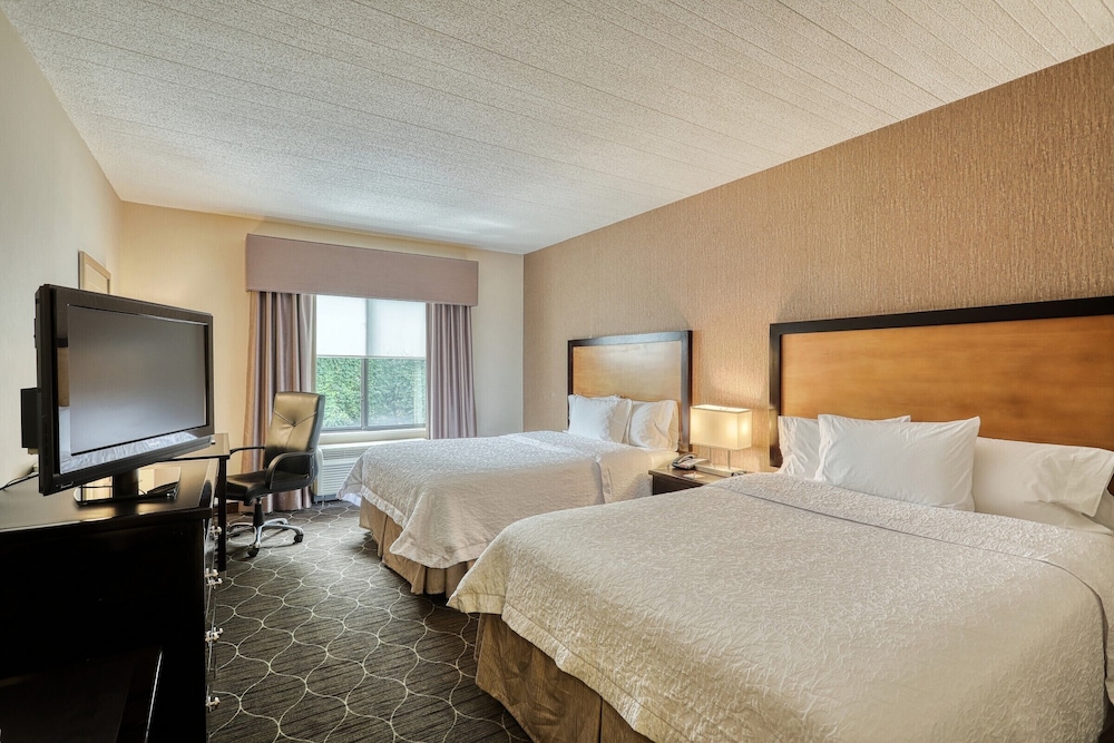 Hampton Inn & Suites Parsippany/North 15/55