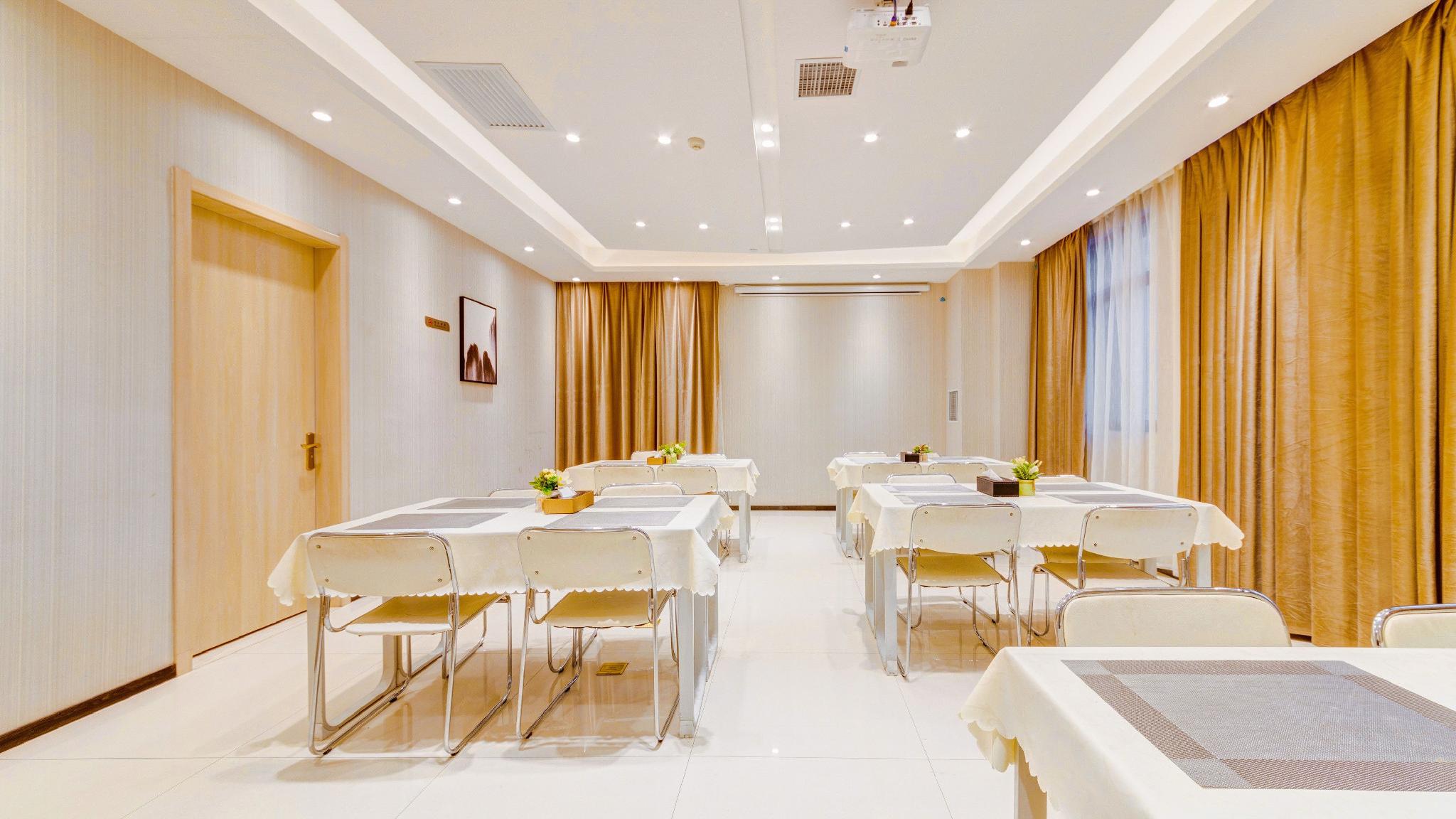 Lavande Hotel (Xi'an Fengcheng 1st Road, City Library Metro Station) 46/52