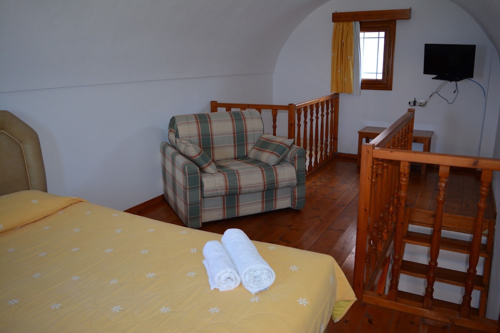 Anemomilos Suites 26/46