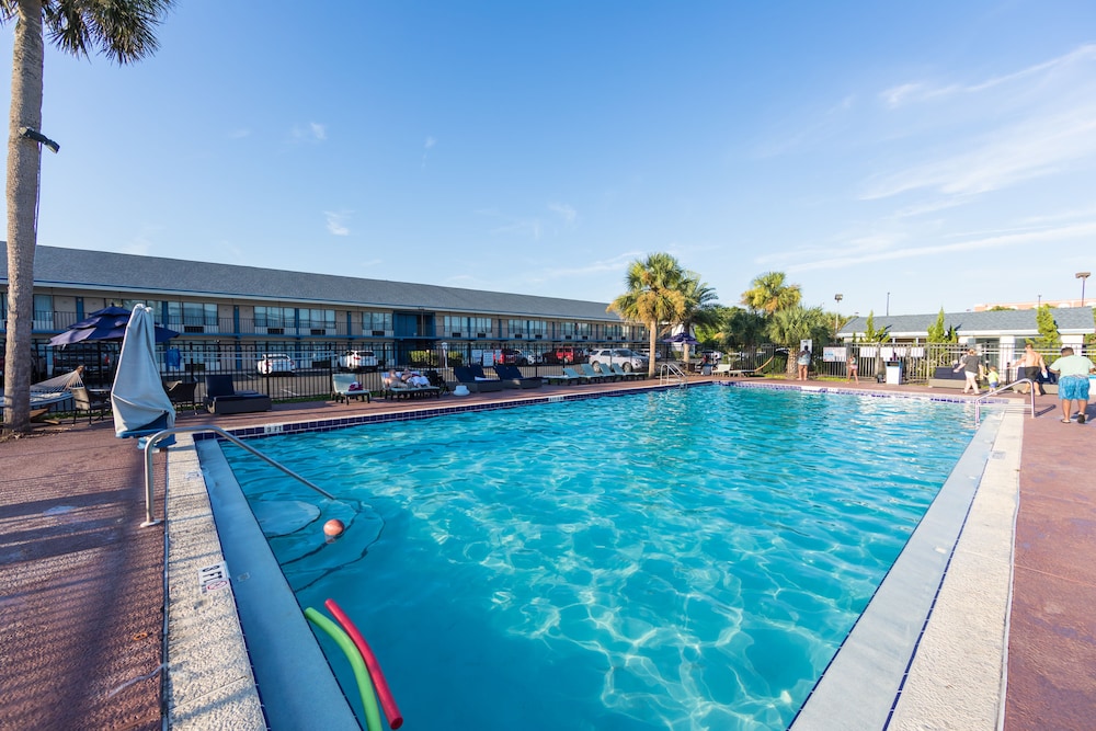 Ocean Coast Hotel at the Beach Amelia Island 32/64