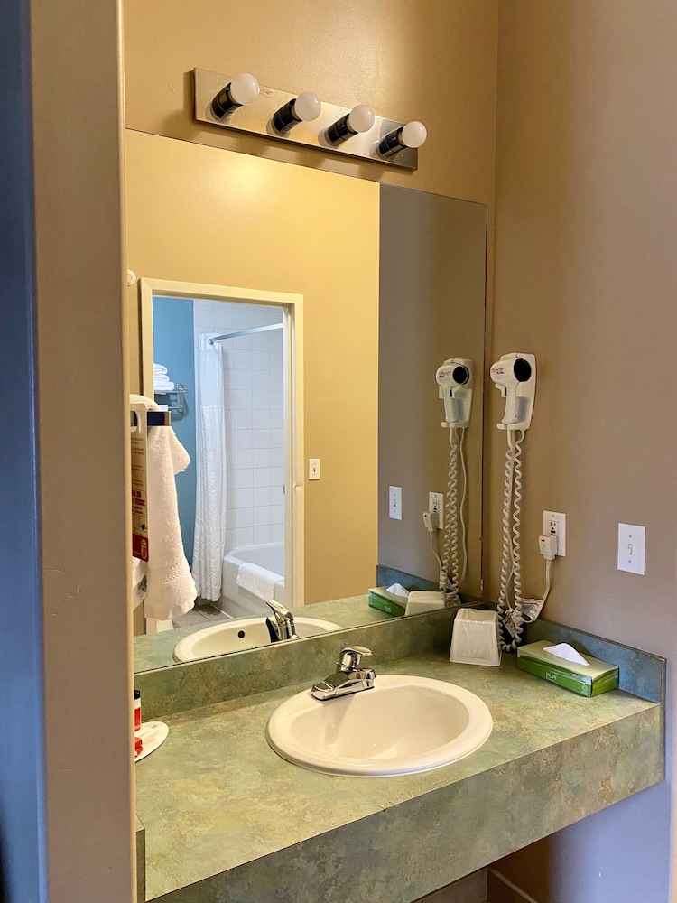 Super 8 by Wyndham Edmonton South 19/45