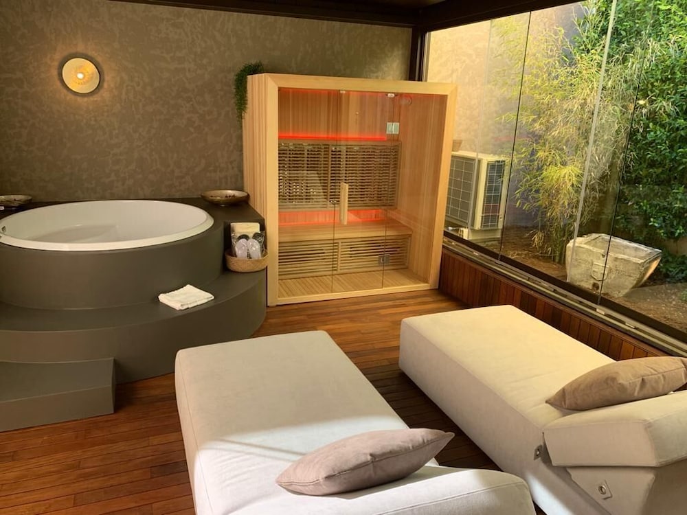 Villa Riviera Suites 45/50