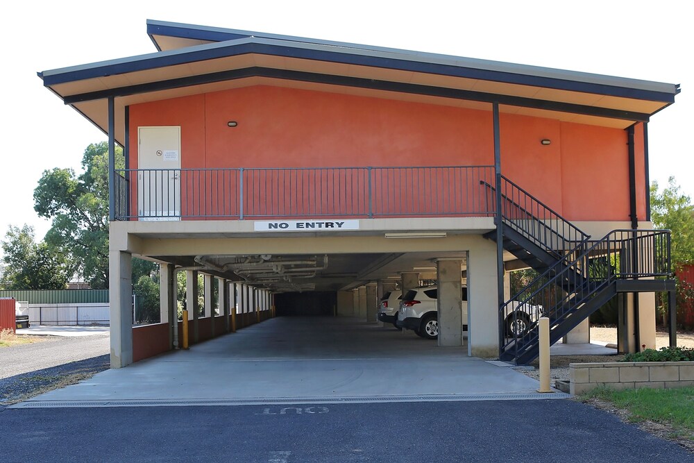 Forbes Victoria Inn 8/55