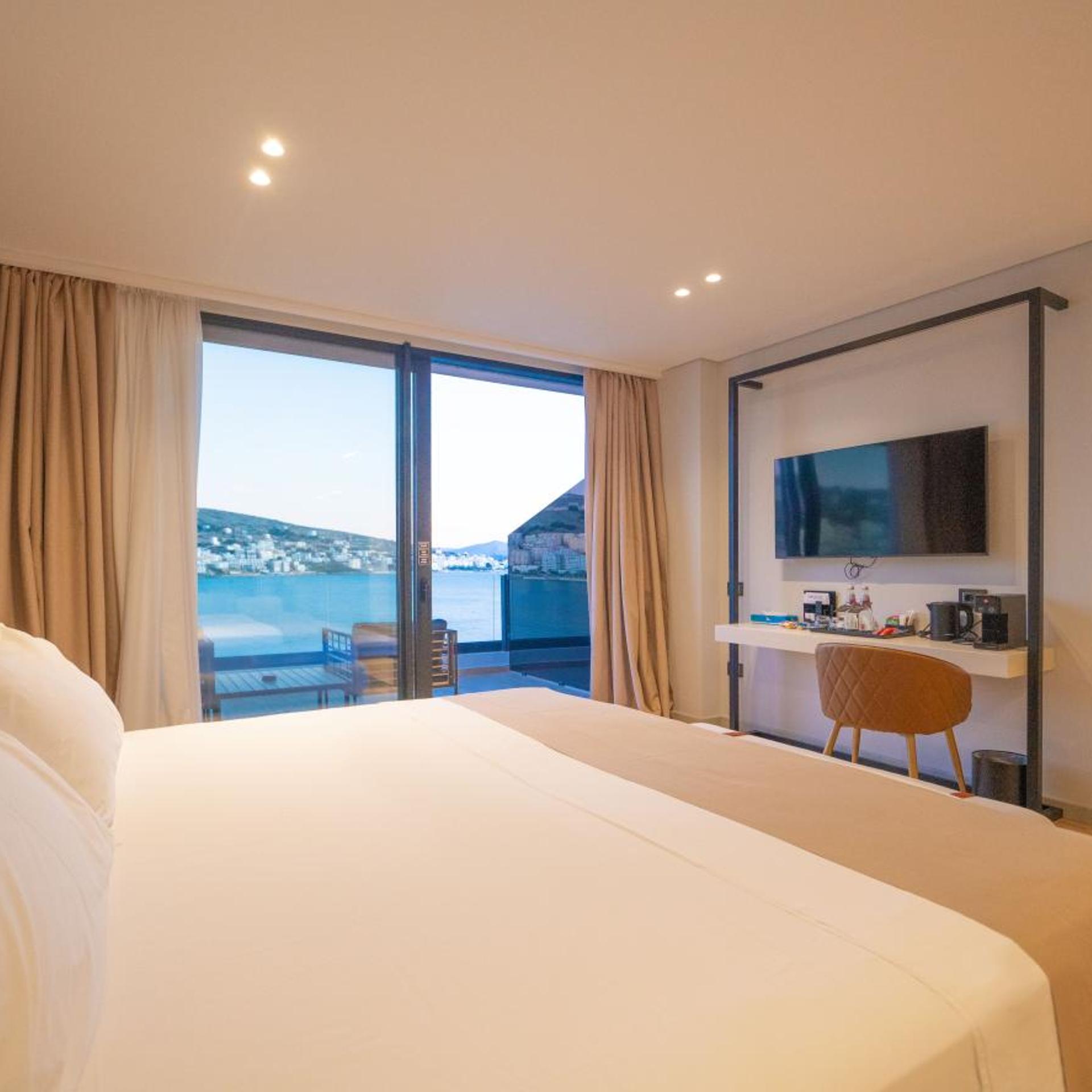 Yacht Premium Hotel 18/50