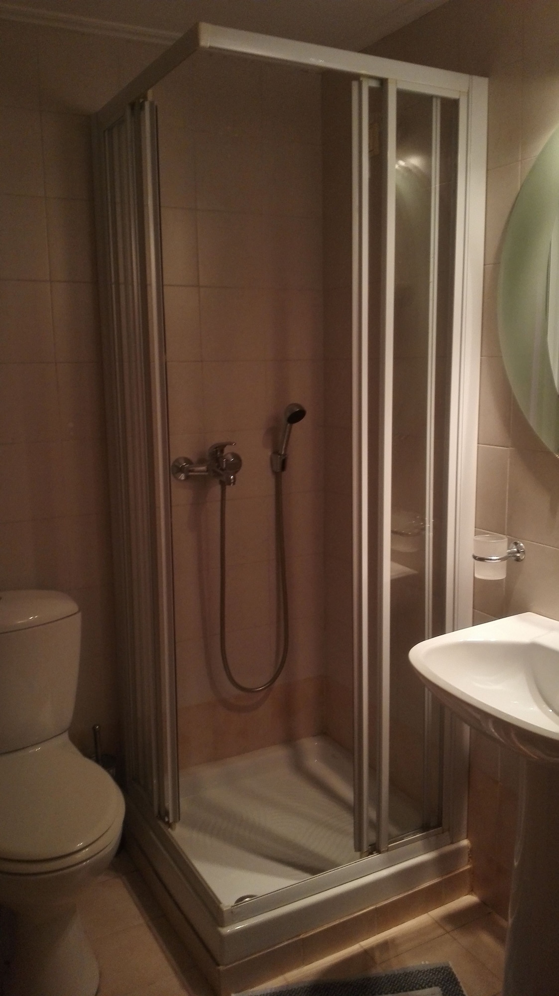 ROOM, DOUBLE BED