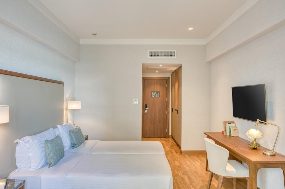 SUPERIOR, DOUBLE OR TWIN BED, SIDE VIEW