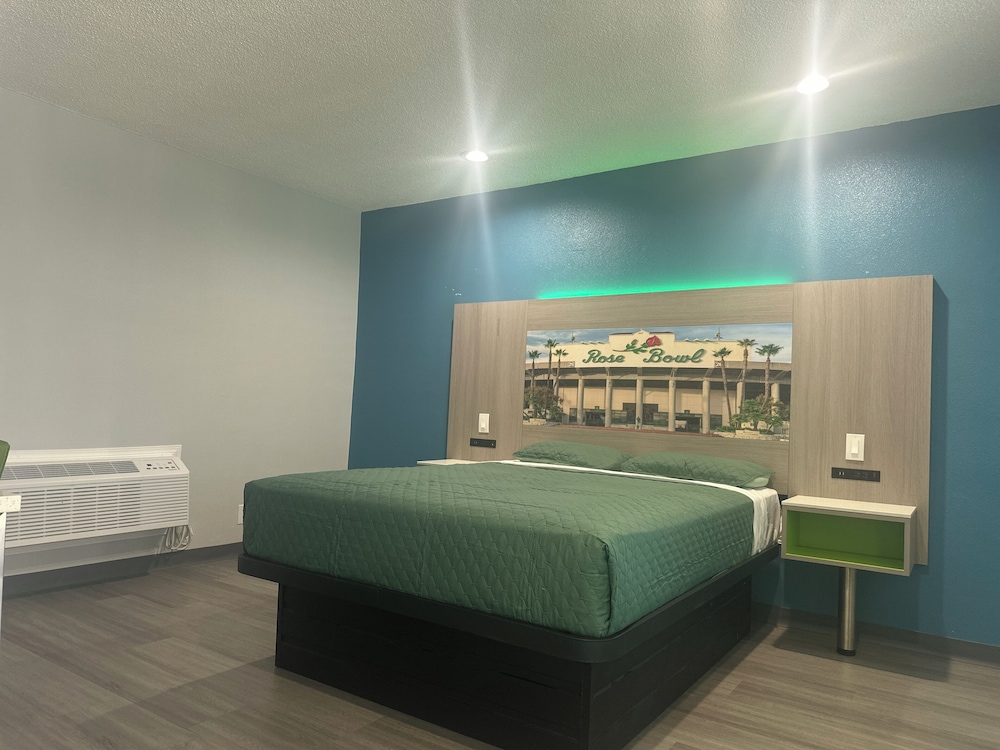 Hi-Way Host Motel 23/56