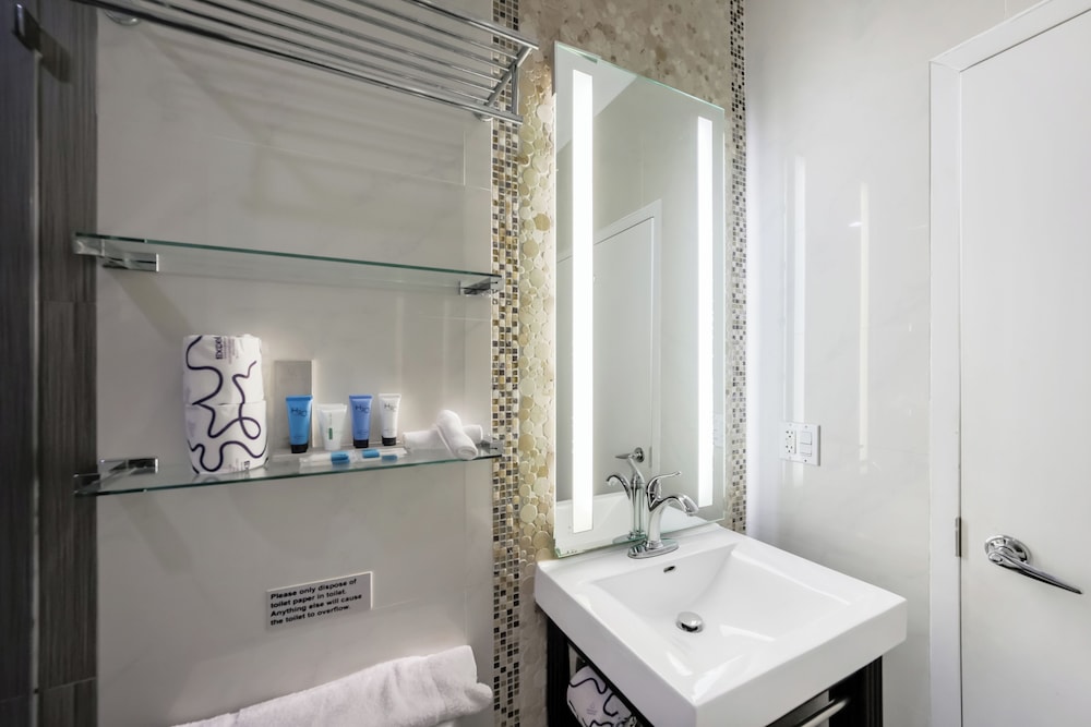 Ithaca of South Beach Hotel 45/51