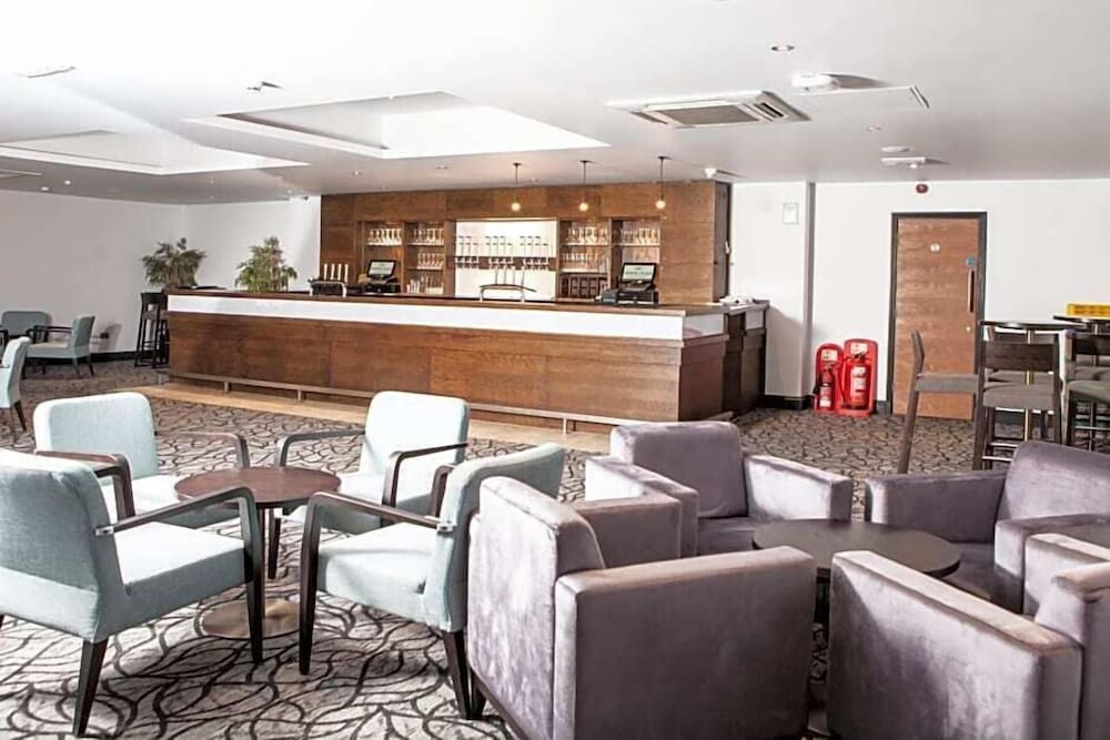 Elite Venue Selection Felbridge - Gatwick 53/75