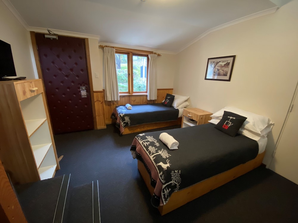 CANDLELIGHT LODGE 17/59
