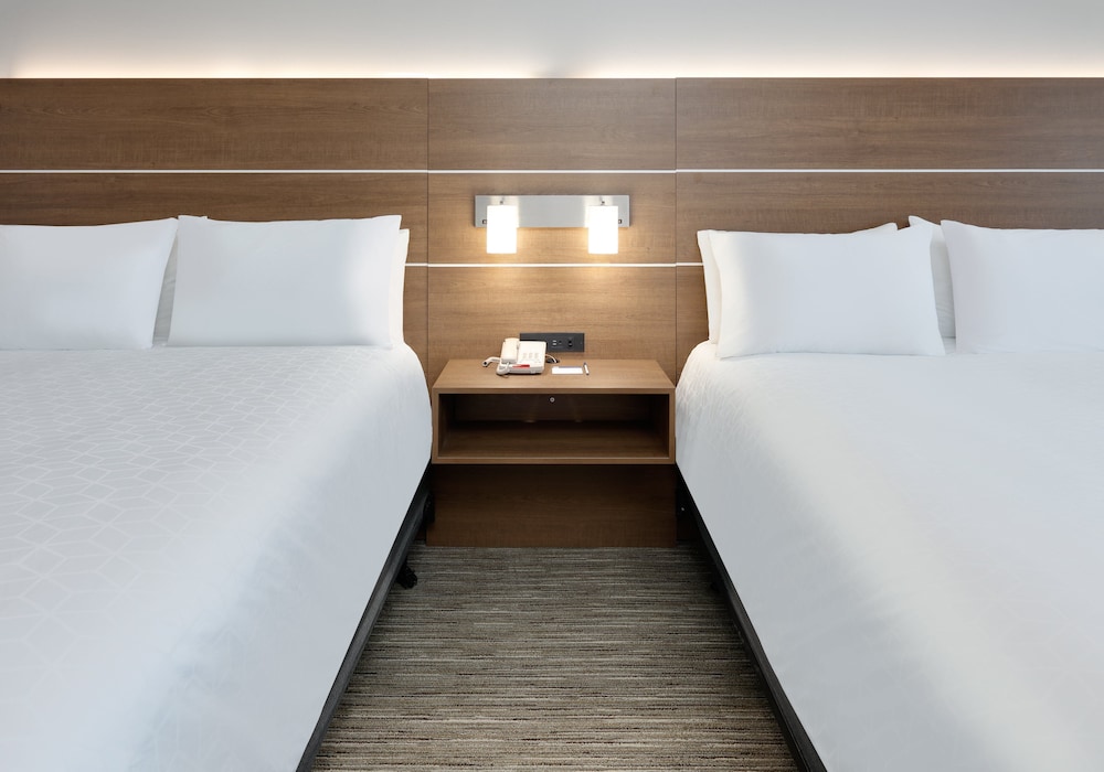 Holiday Inn Express Hotel & Suites San Antonio Nw Near Seaworld 22/76