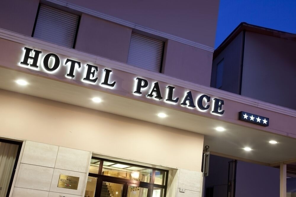 Palace Hotel 1/50