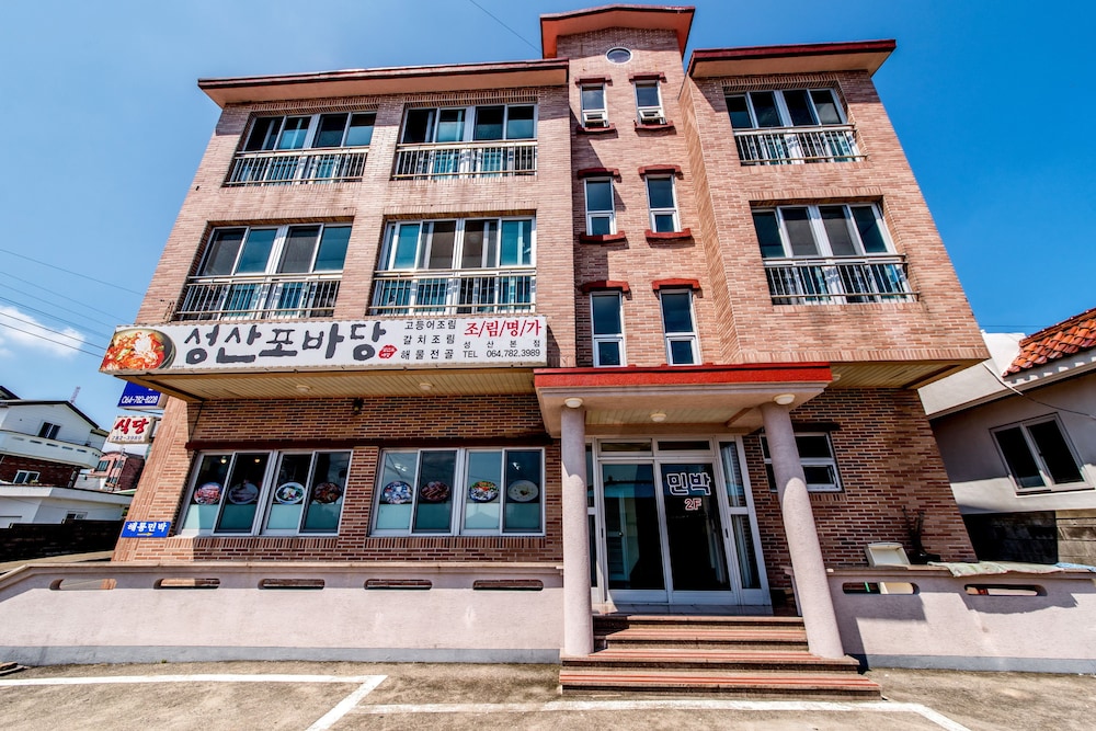 Sea Dragon Pension 3/37