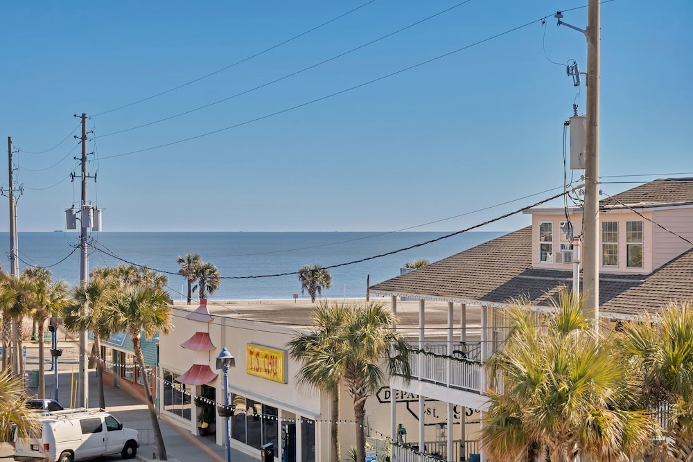 Sea And Breeze Hotel And Condo 48/49