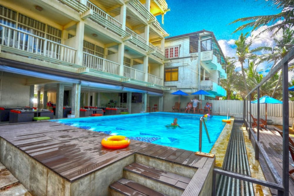Beacon Beach Hotel 54/56