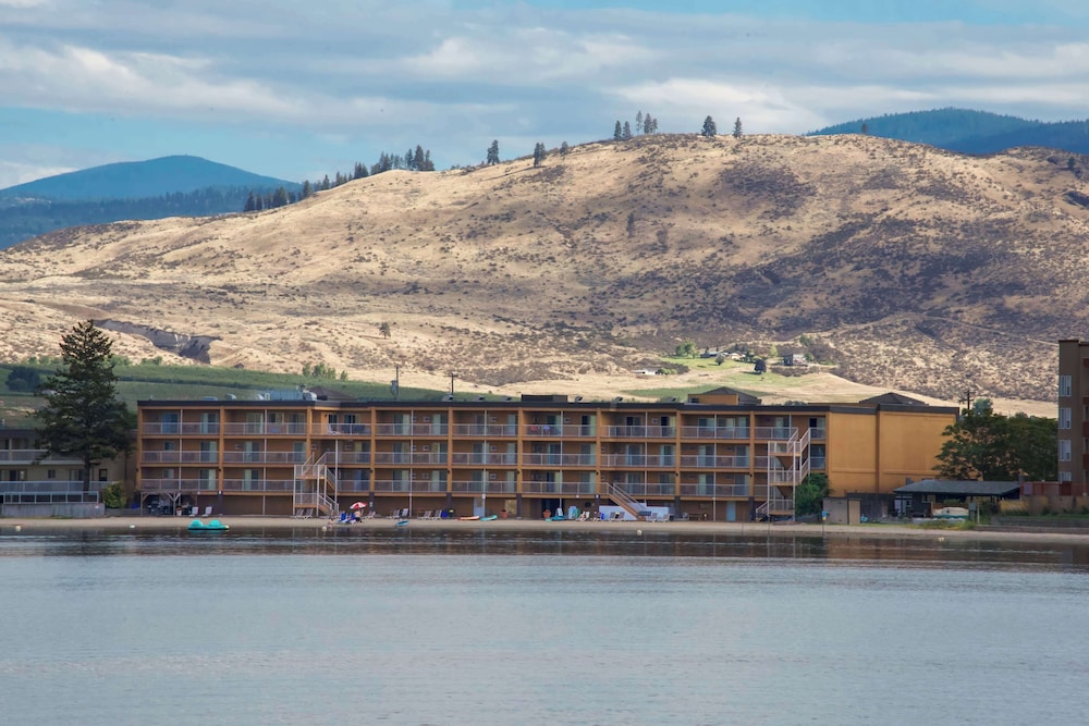 Coast Osoyoos Beach Hotel 3/50