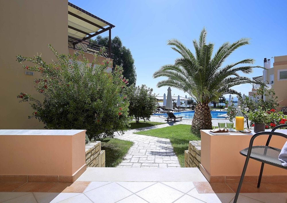 Avantis Suites Hotel 36/50