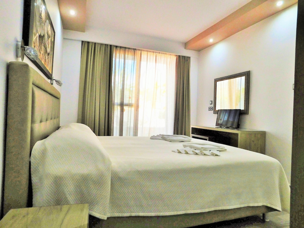 Sunshine Hotel Lardos 37/86