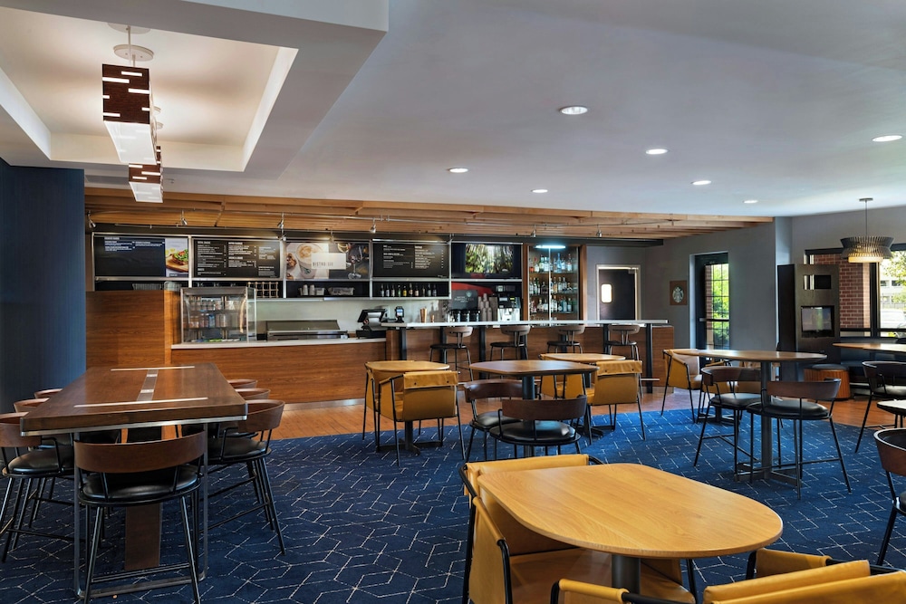 Courtyard Marriott Aksarben Village 36/50