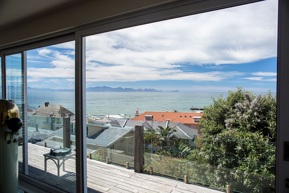 Kalk Bay Apartments 7/9
