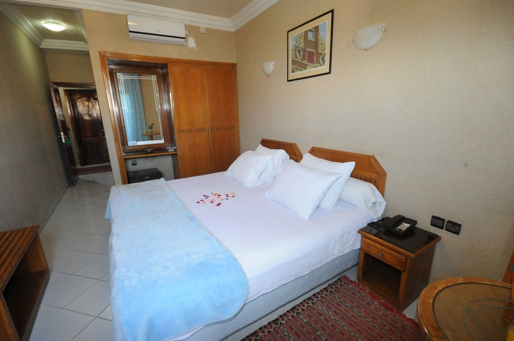 STANDARD, SINGLE, DOUBLE BED, GARDEN VIEW