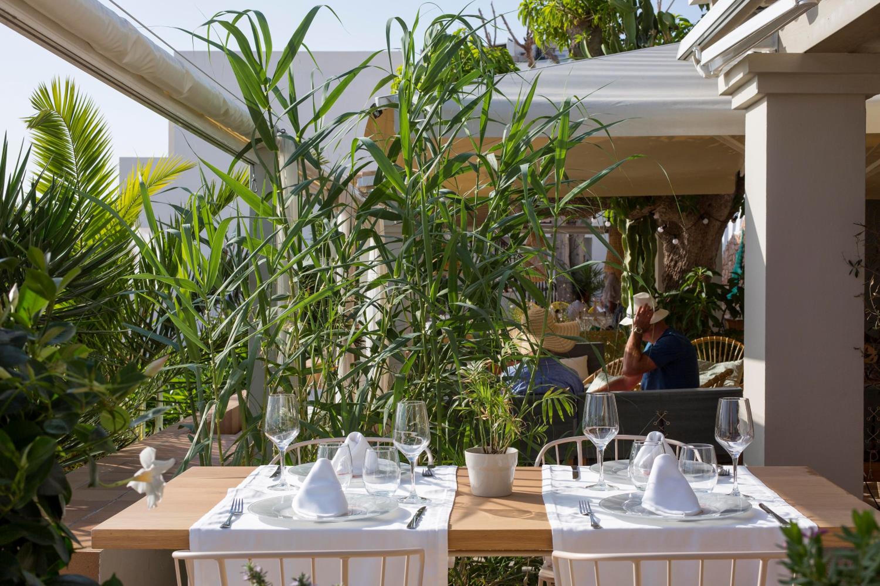 HOSTAL LA SAVINA 41/58