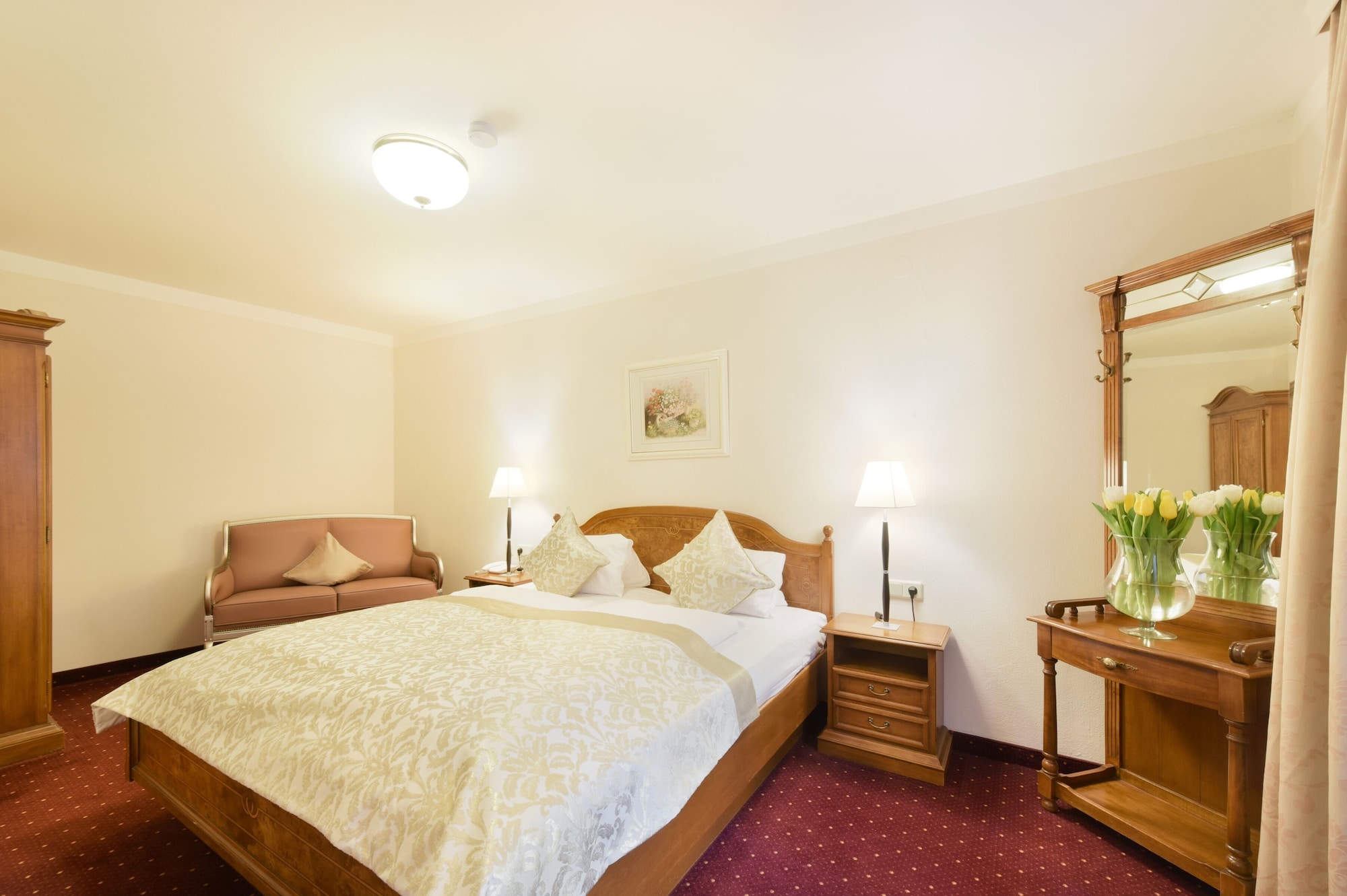 جناح بسرير كينج بإطلالة على المدينة مع أريكة، Cella Central Historic Boutique Hotel 2/10