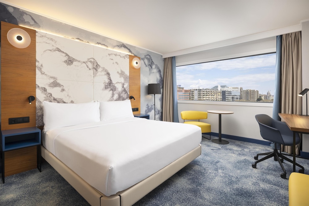 2 BEDROOMS, CONNECTING, FAMILY