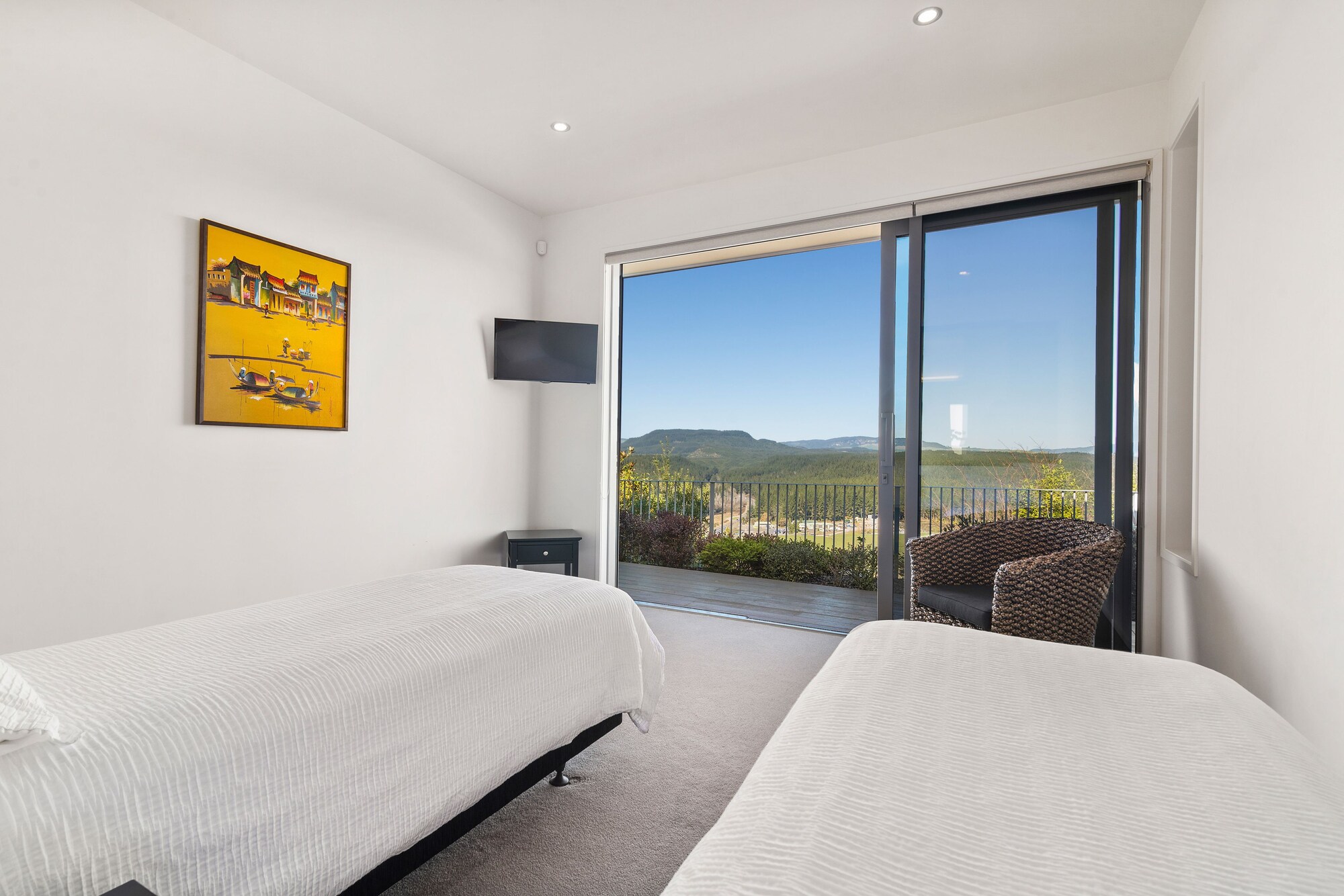 3 BEDROOMS, HOUSE