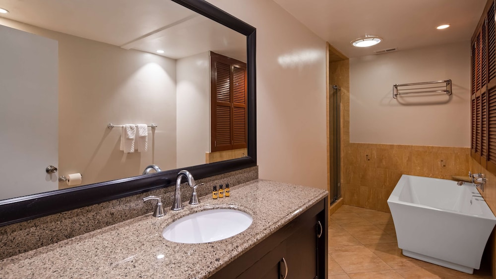 Best Western Plus Coastline Inn 11/26
