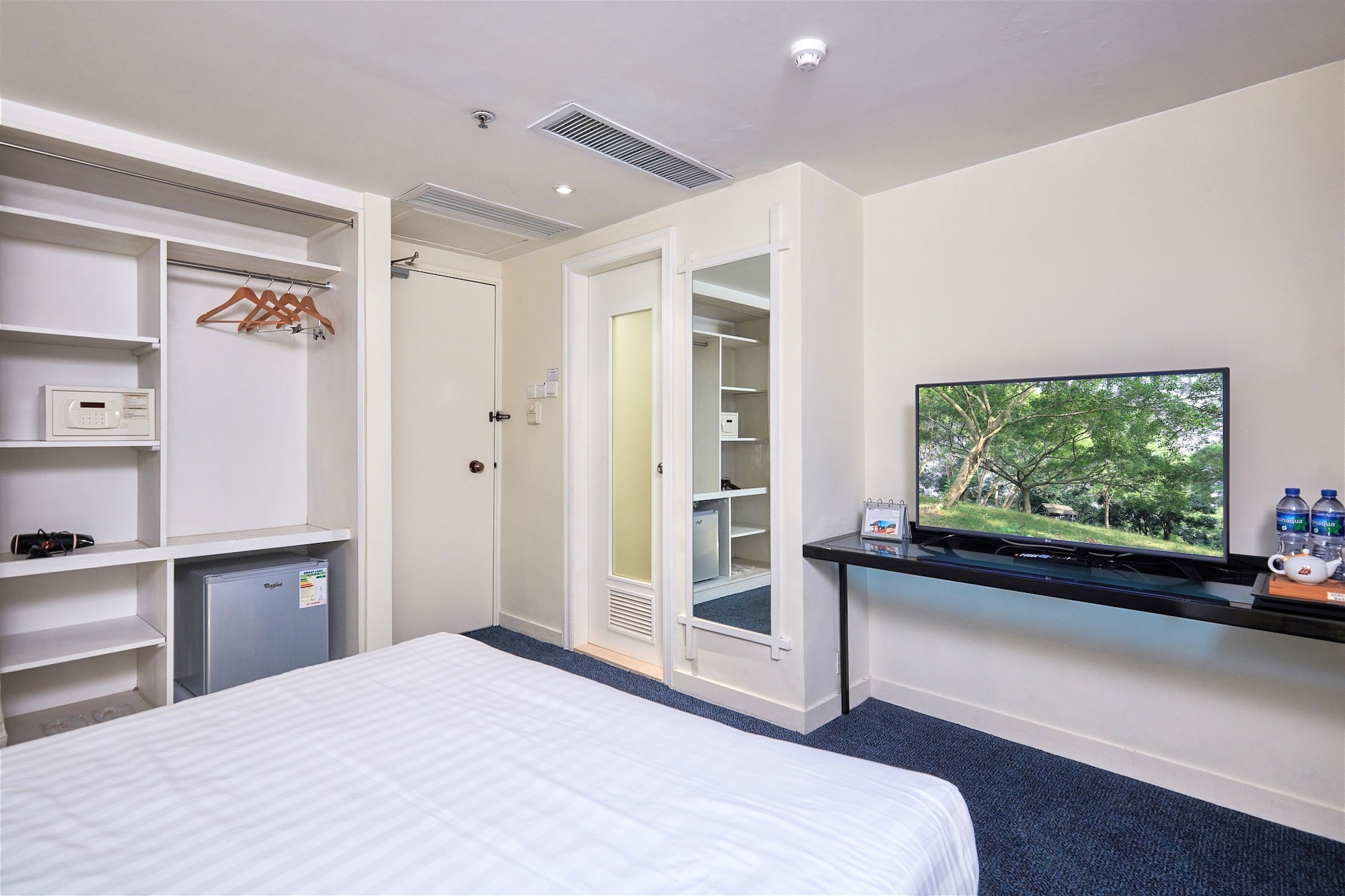 ROOM, DOUBLE BED, HILL VIEW