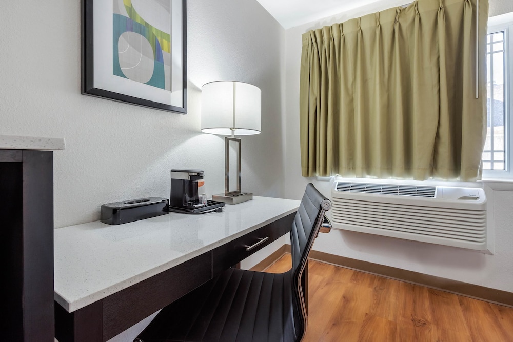 Quality Inn Coraopolis - Pittsburgh Airport 11/32