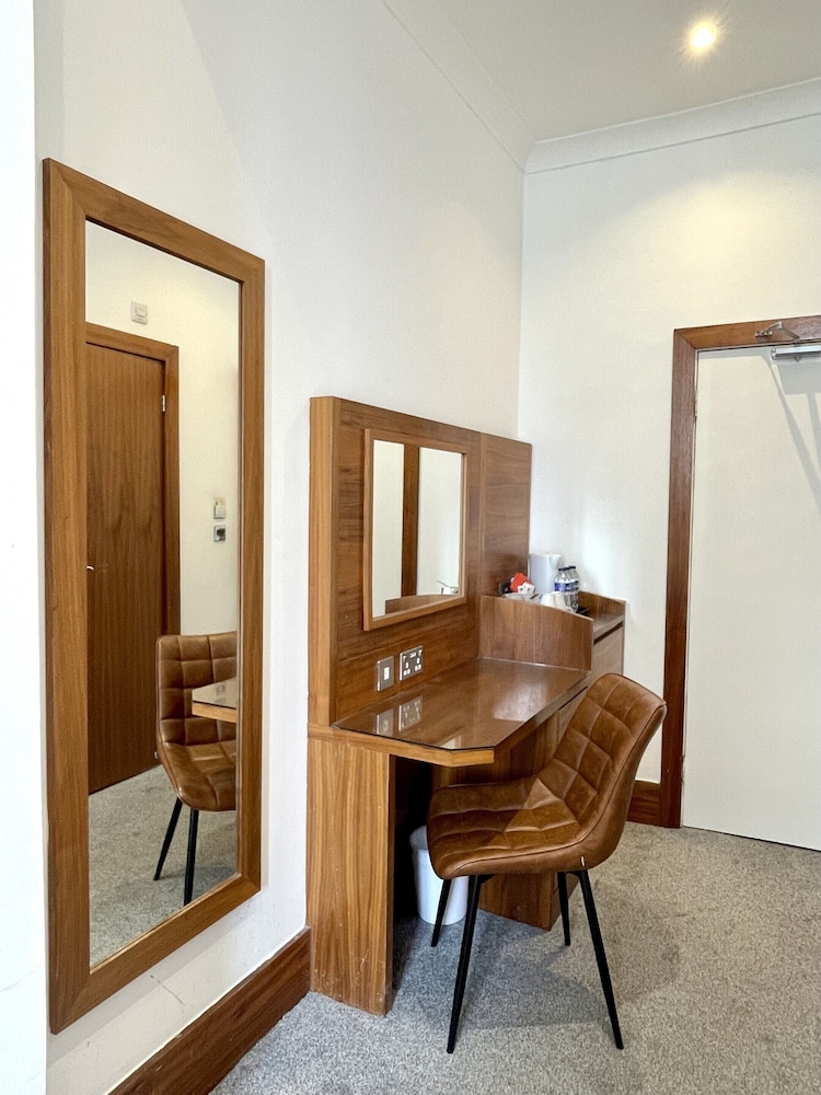 Leisure Inn Hotel 52/56