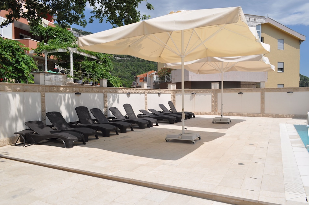 Chill and Go Aparthotel 53/59