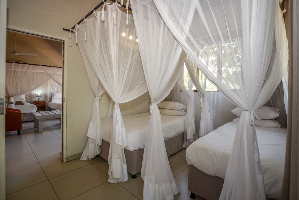 Leopard s Lair Bush Lodge 4/36