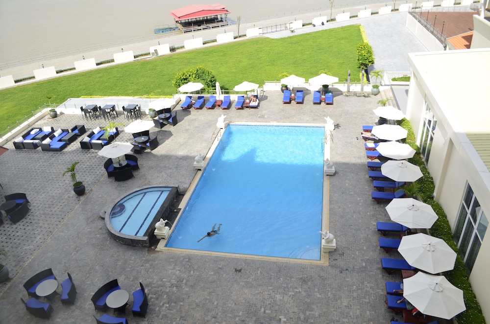 Cambodiana Hotel 42/50