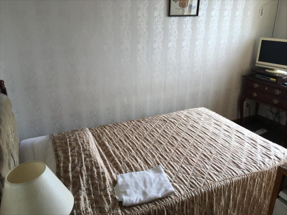 Sunrise Hotel 8/68
