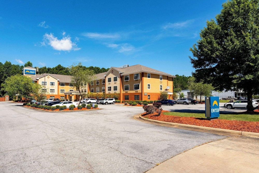 Suburban Studios Columbus Fort Benning Area 28/34