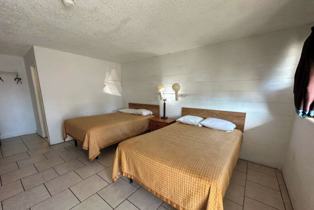Arrow Motel by OYO Near Downtown 24/49