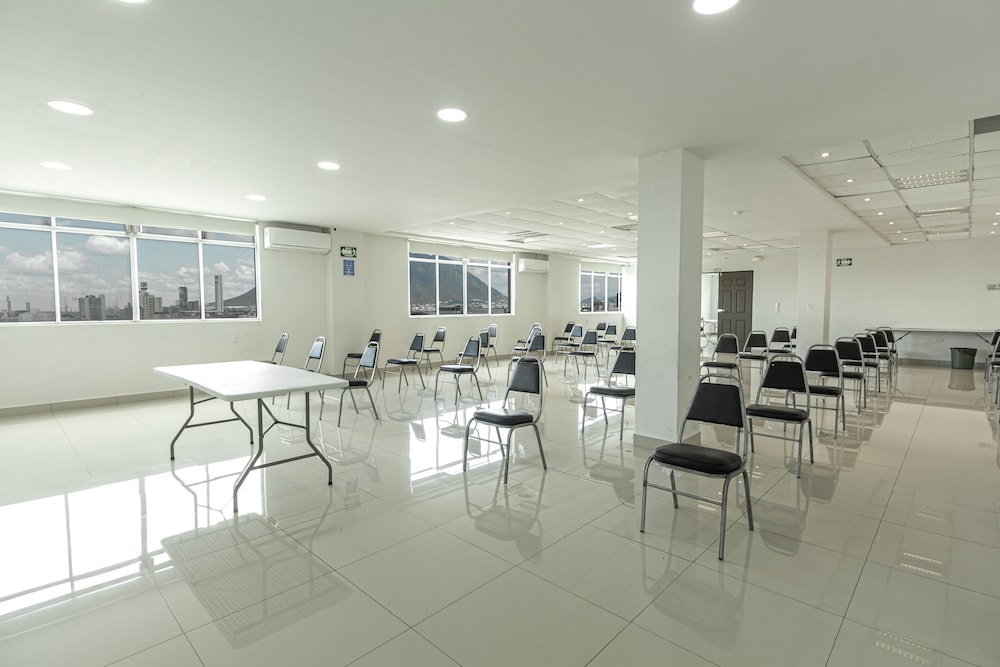 Hotel Plaza Del Arco Express 52/65
