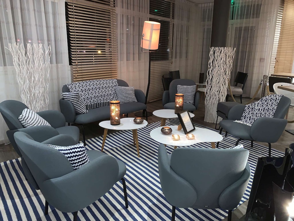 Kyriad Prestige Vannes Centre Palais Des Arts 38/66