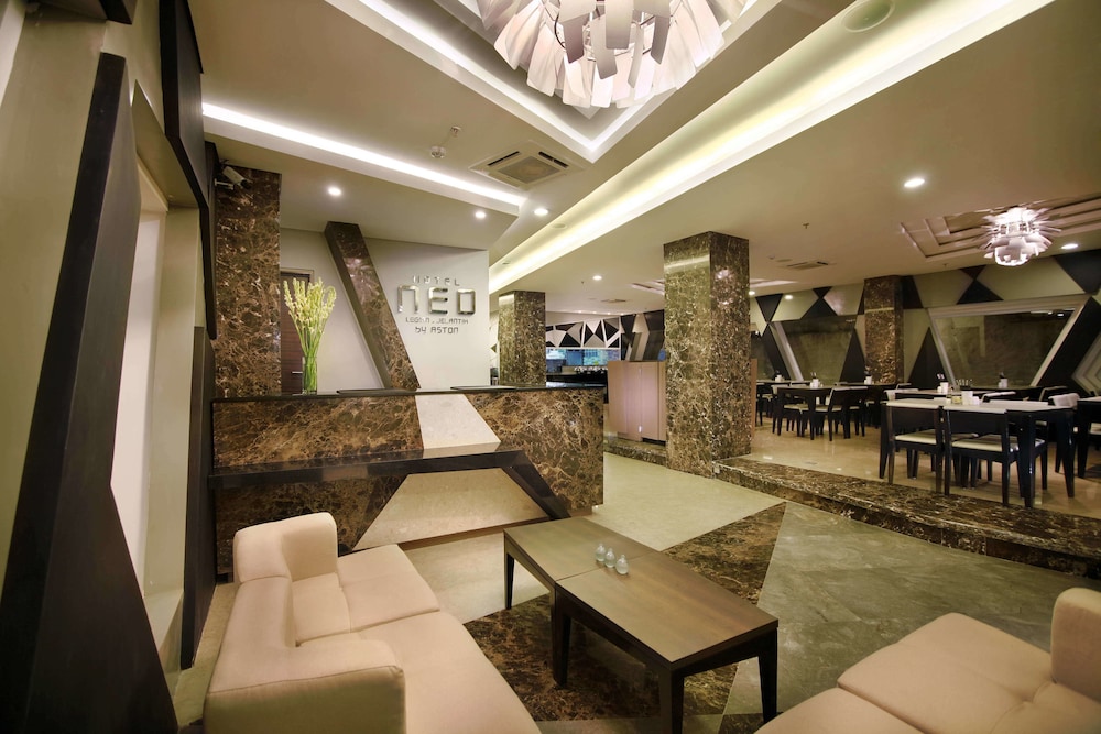 Lobby at Hotel Neo Kuta Jelantik, Legian